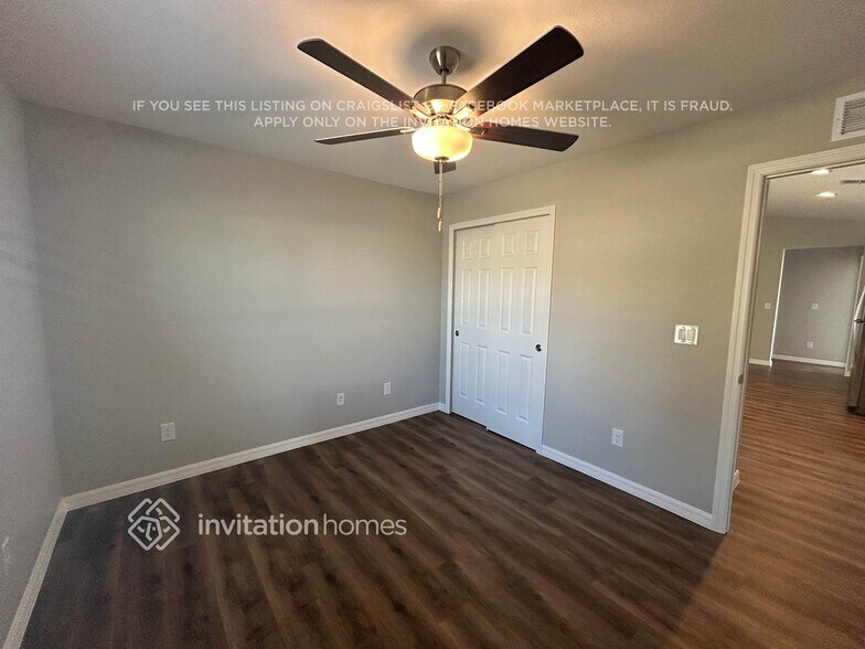 Building Photo - 711 NE 1st Ave