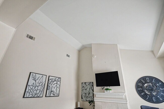 Building Photo - 552 E Macon St