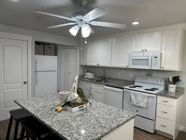 Building Photo - 205 W 380 S