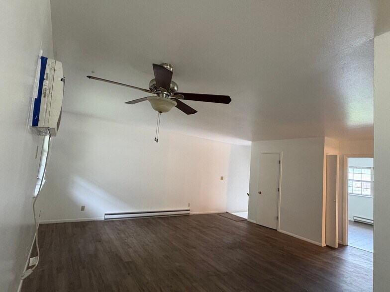 Building Photo - 505 S Poplar St