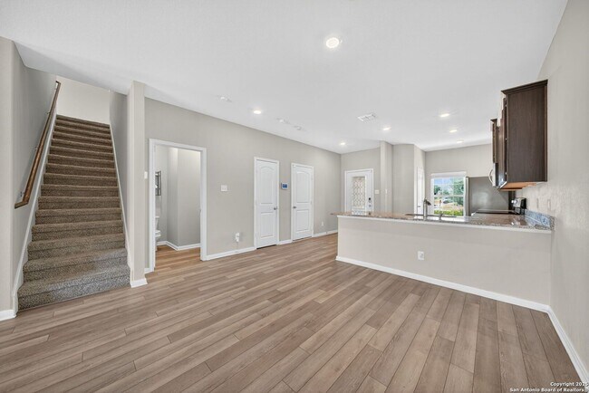 Building Photo - 5-BEDROOM HOME IN LUCKEY RANCH