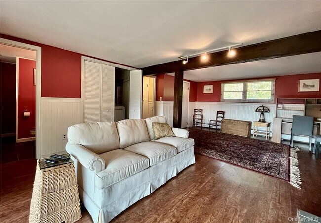 Building Photo - 47 Onderdonk Rd