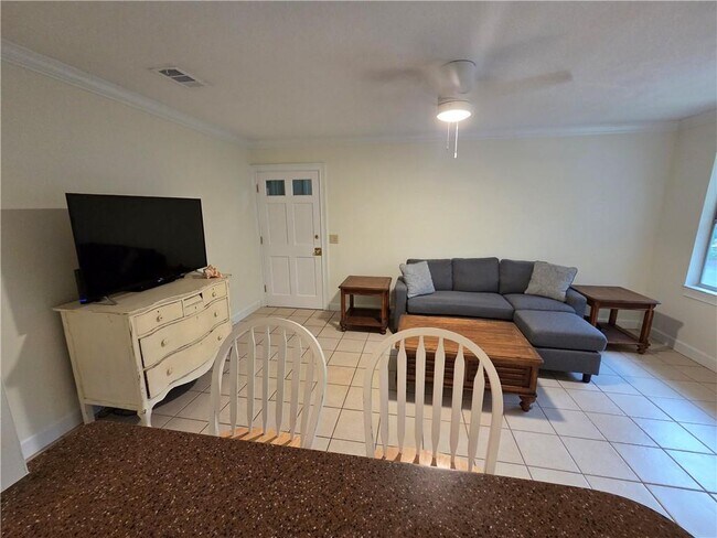 Building Photo - 800 Mallery St