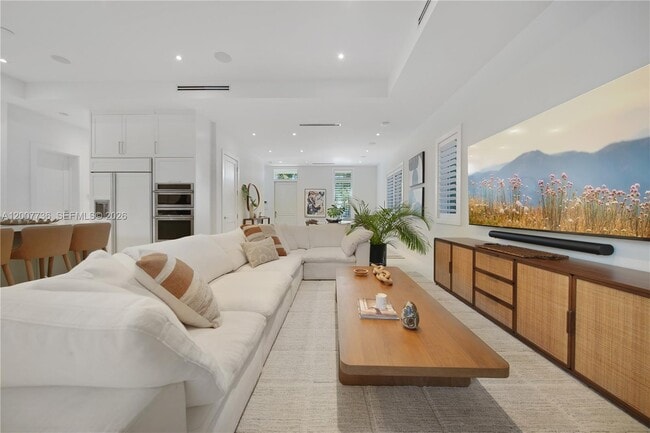 Building Photo - 6901 Veronese St