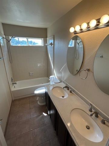 Building Photo - 1352 Saddleback Ln