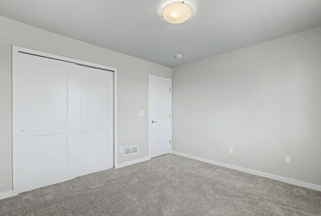 Building Photo - 3 bedroom - Date St
