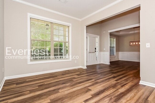 Building Photo - Limited Time Special Offer / 5 Bed, 3 Bath Home with Fenced Yard & Garage / Pet-Friendly / Vouche...