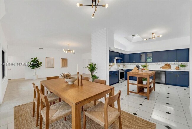 Building Photo - 7132 SW 65th Ave