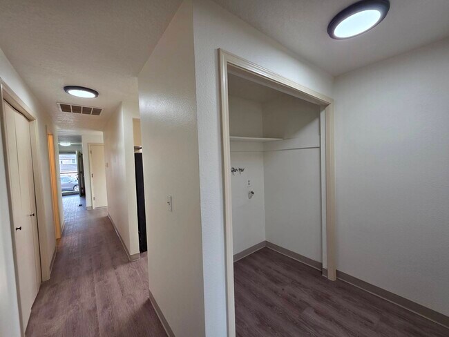 Building Photo - 1607 S Olson St