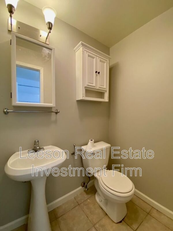 Building Photo - 1101 College St