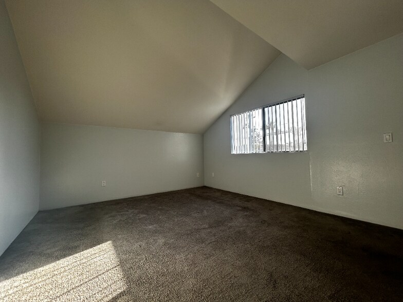 Building Photo - 2120 Delaware St
