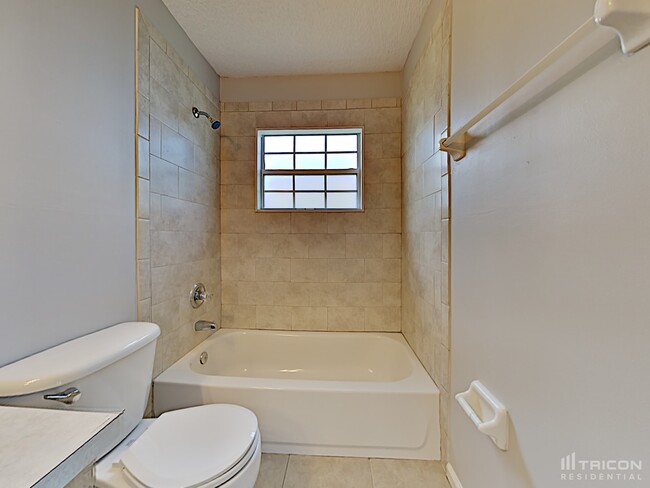 Building Photo - 2887 Tuscarora Tr
