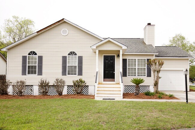 Building Photo - Available now. Beautiful fully renovated 3...