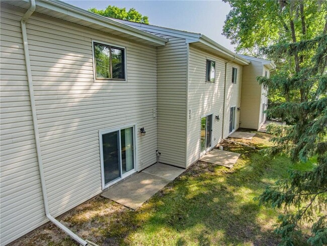 Building Photo - 17494 Pond Cir