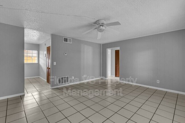 Building Photo - 1629 W Oak Ridge Rd