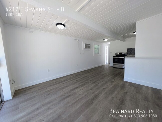 Building Photo - 4217 E Sewaha St
