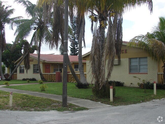 Building Photo - 2111 Roosevelt St