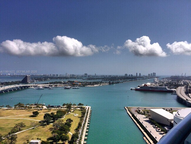 Building Photo - 888 Biscayne Blvd