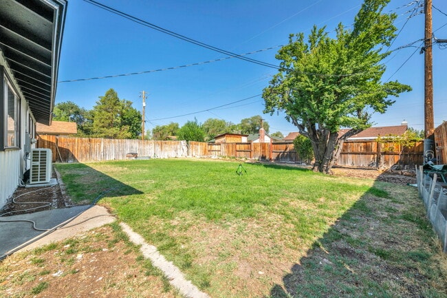 Building Photo - 785 Casazza Dr