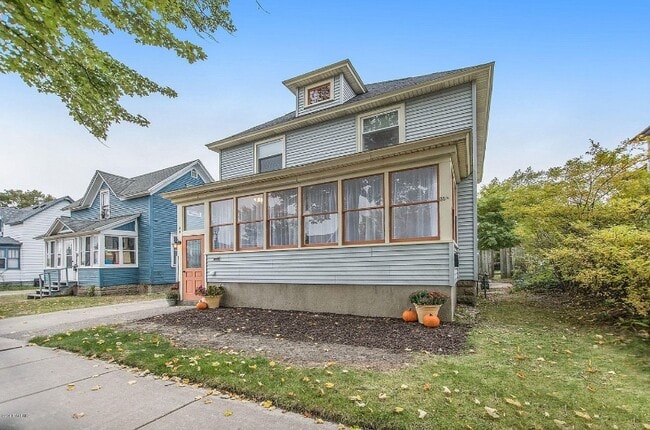 Building Photo - 25 E 16th St