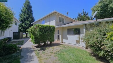 Building Photo - 1446 Del Rio Cir
