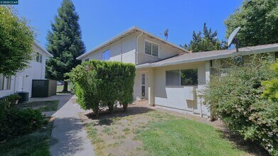 Building Photo - 1446 Del Rio Cir