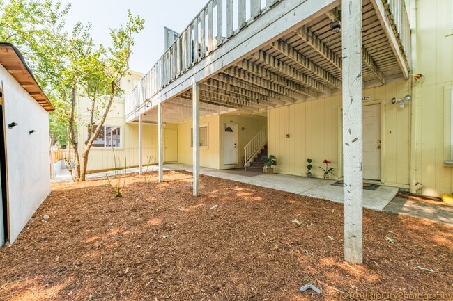 Building Photo - 3439-3439 SW 125th Ave