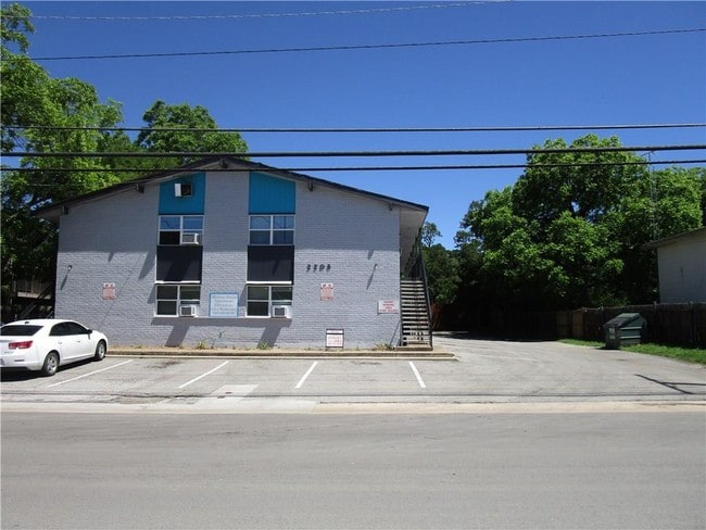 Building Photo - 2206 W Hickory St