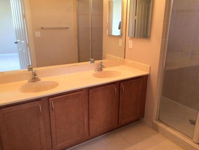 Building Photo - 820 Millbrae Ct