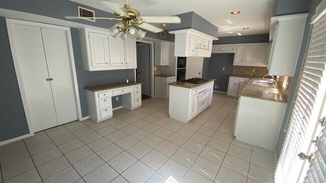 Building Photo - 3615 Windbriar Ct