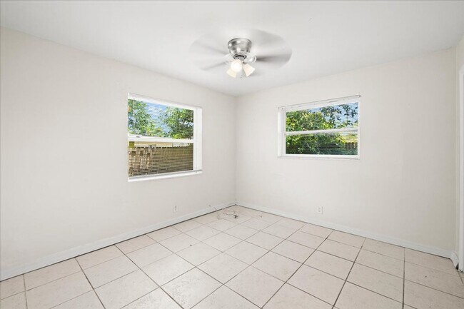 Building Photo - 143 W 28th St
