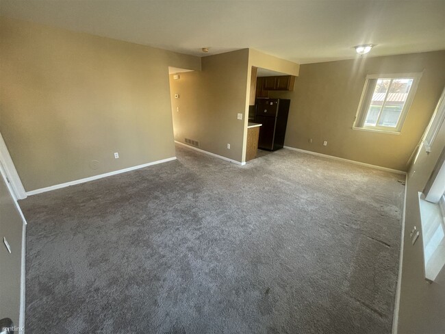 Building Photo - 2 br, 1 bath Condo - Martin Orchards Condo...