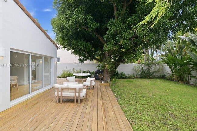 Building Photo - 753 NE 82nd Terrace