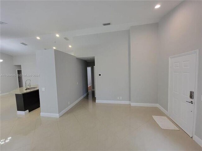 Building Photo - 928 Falling Water Rd