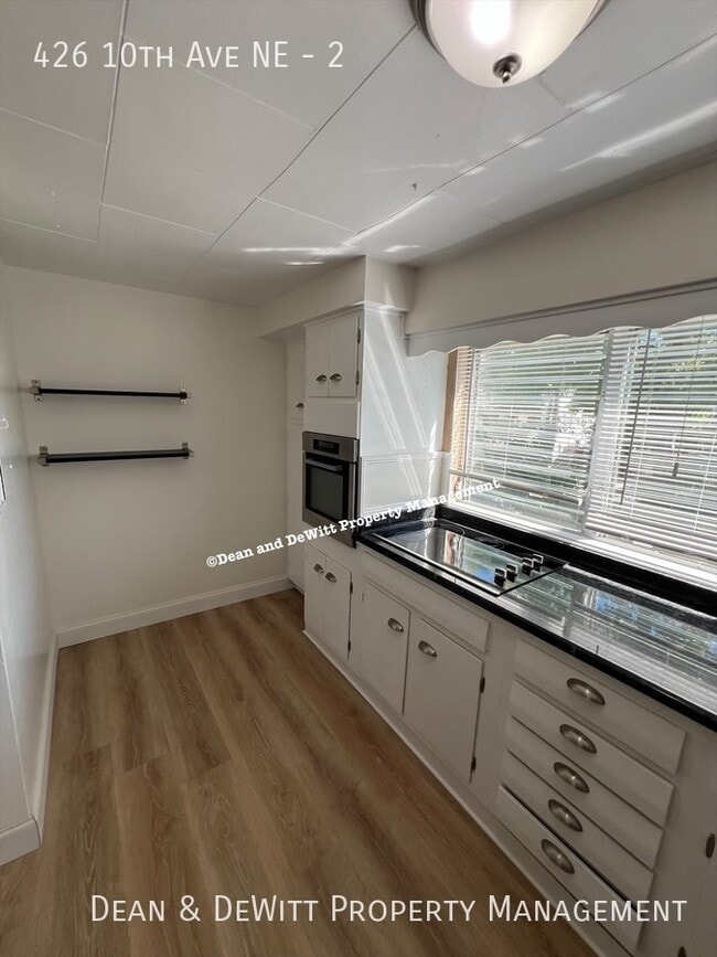 Building Photo - 426 10th Ave NE