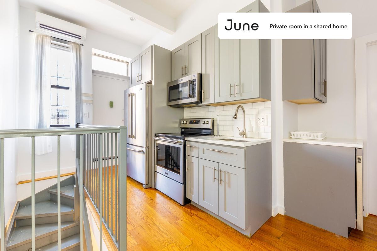 Building Photo - Room in Shared 4 bed/2 bath home in Ridgewood