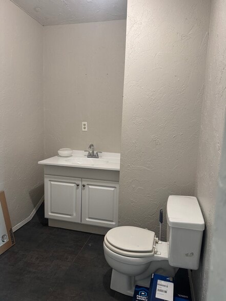 Building Photo - 4906 Vena Ln