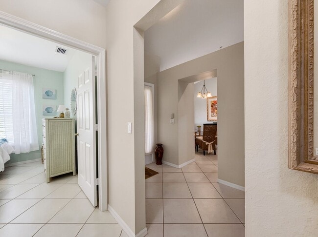 Building Photo - 2-bedroom + den condo in Lely Resort!