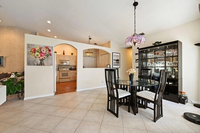Building Photo - 6077 Lake Hibiscus Dr