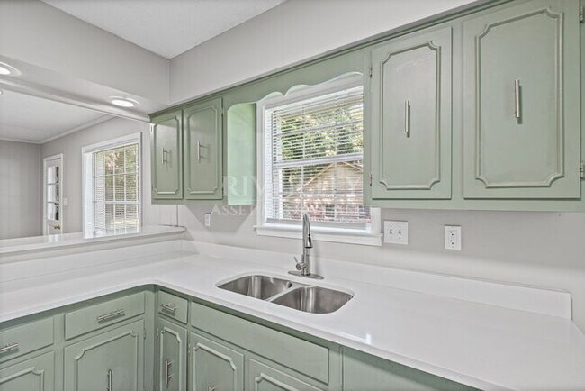 Building Photo - A Must See!!!! Located in a Premium Part of Town & Section 8 Welcomed!!