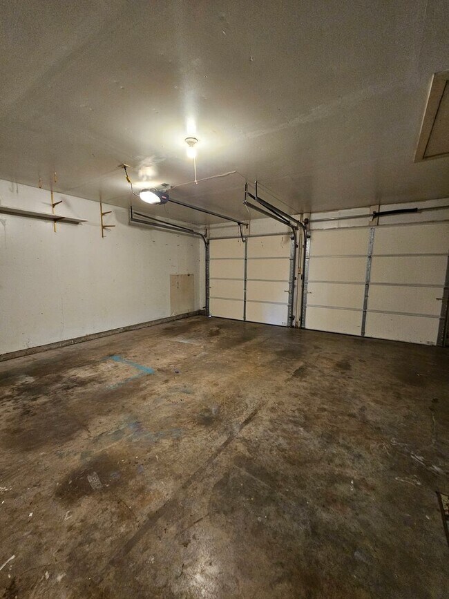Building Photo - (3) Bed/(1.5) Bath Near Core Norman and OU...