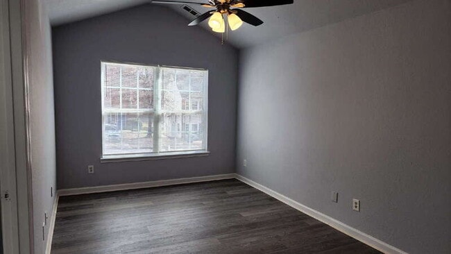 Building Photo - 385 Brookview Dr