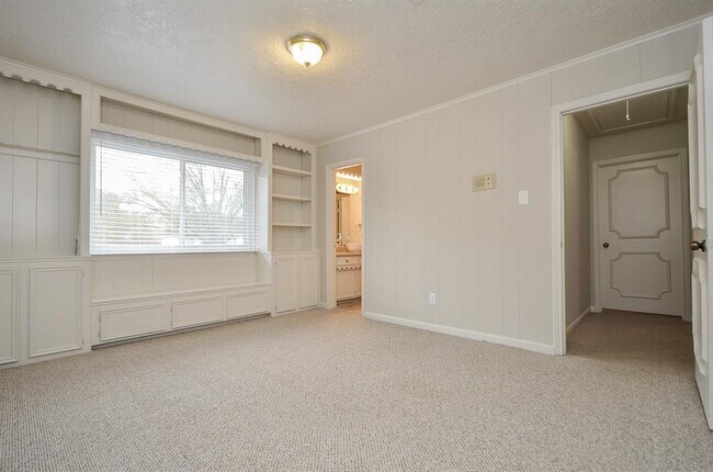 Building Photo - 14203 Burgoyne Rd