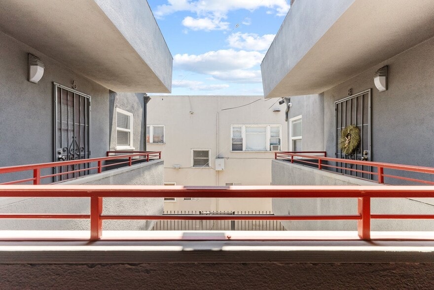 Building Photo - 727 Olive Ave
