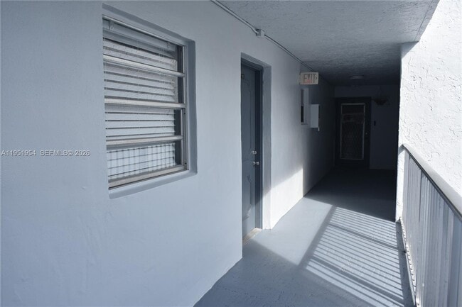 Building Photo - 9450 Live Oak Pl