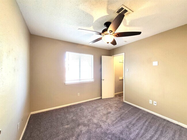 Building Photo - 16026 Barbarossa Dr