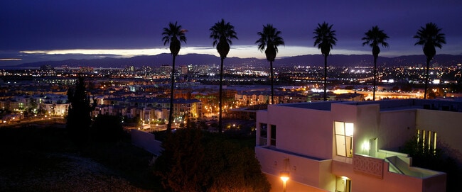 Gorgeous Night City Views from Rood Deck - 960 Larrabee St