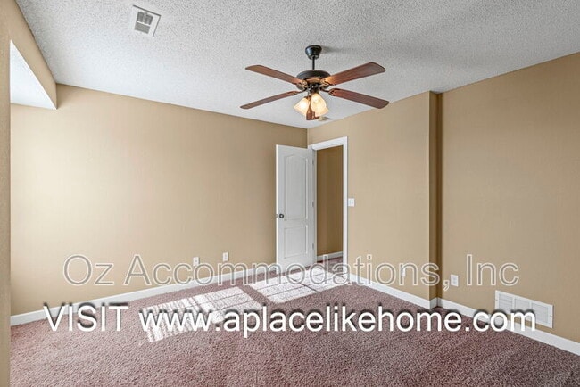 Building Photo - 803 SW Imperial Ln