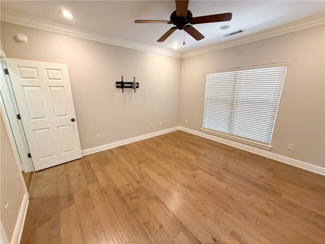 Building Photo - 6665 W Valley View Rd