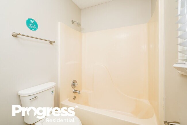 Building Photo - 451 Meadowlark Dr